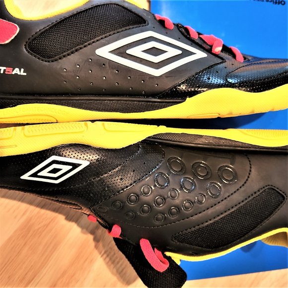 Soccer shoes Men NWT Umbro Indoor futsal 9 Samba 80427U DISCOUNT SHIPPING Black
